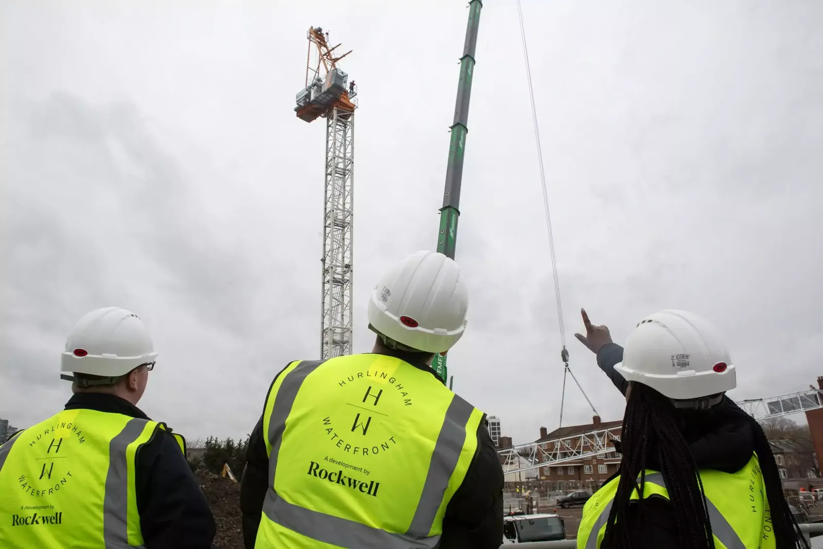 42 Metre Crane Arrives at Hurlingham Waterfront
